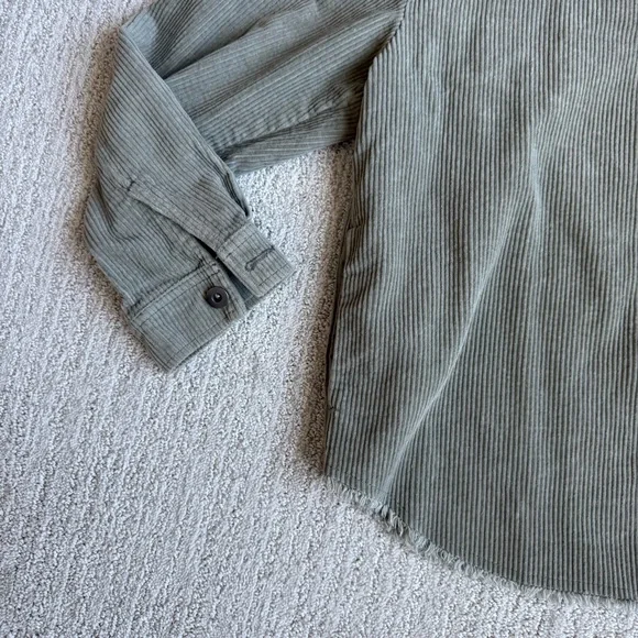ZARA- Western Green Corduroy Shacket with Frayed Hem - Picture 3 of 7